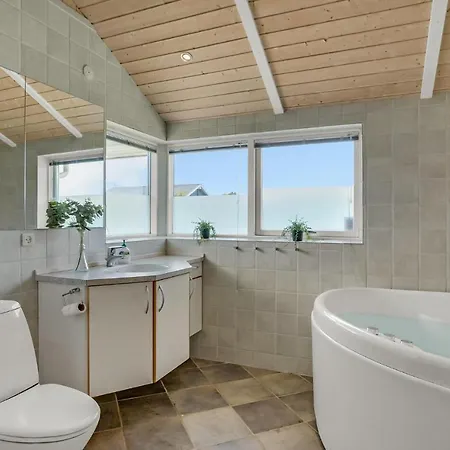 4 Bedroom Gorgeous In *