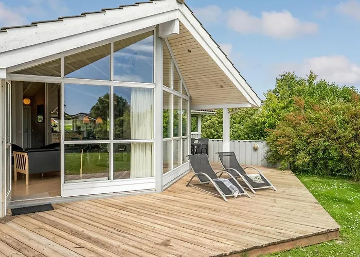 4 Bedroom Gorgeous In Casa vacanze Børkop