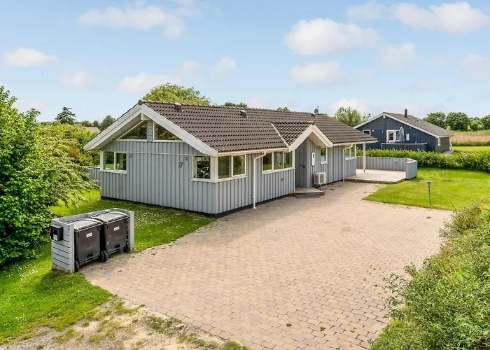 4 Bedroom Gorgeous In Casa vacanze Børkop