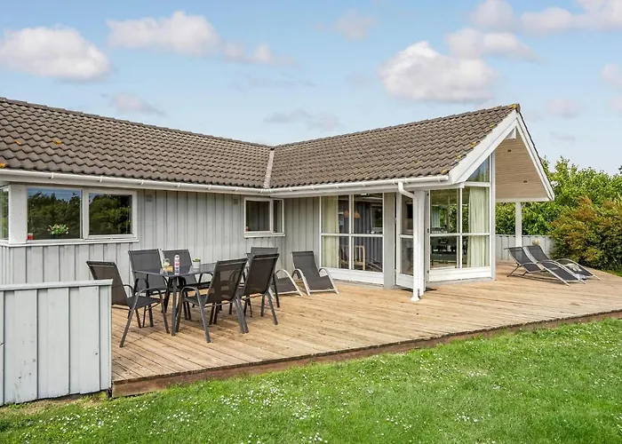 4 Bedroom Gorgeous In Casa vacanze Børkop